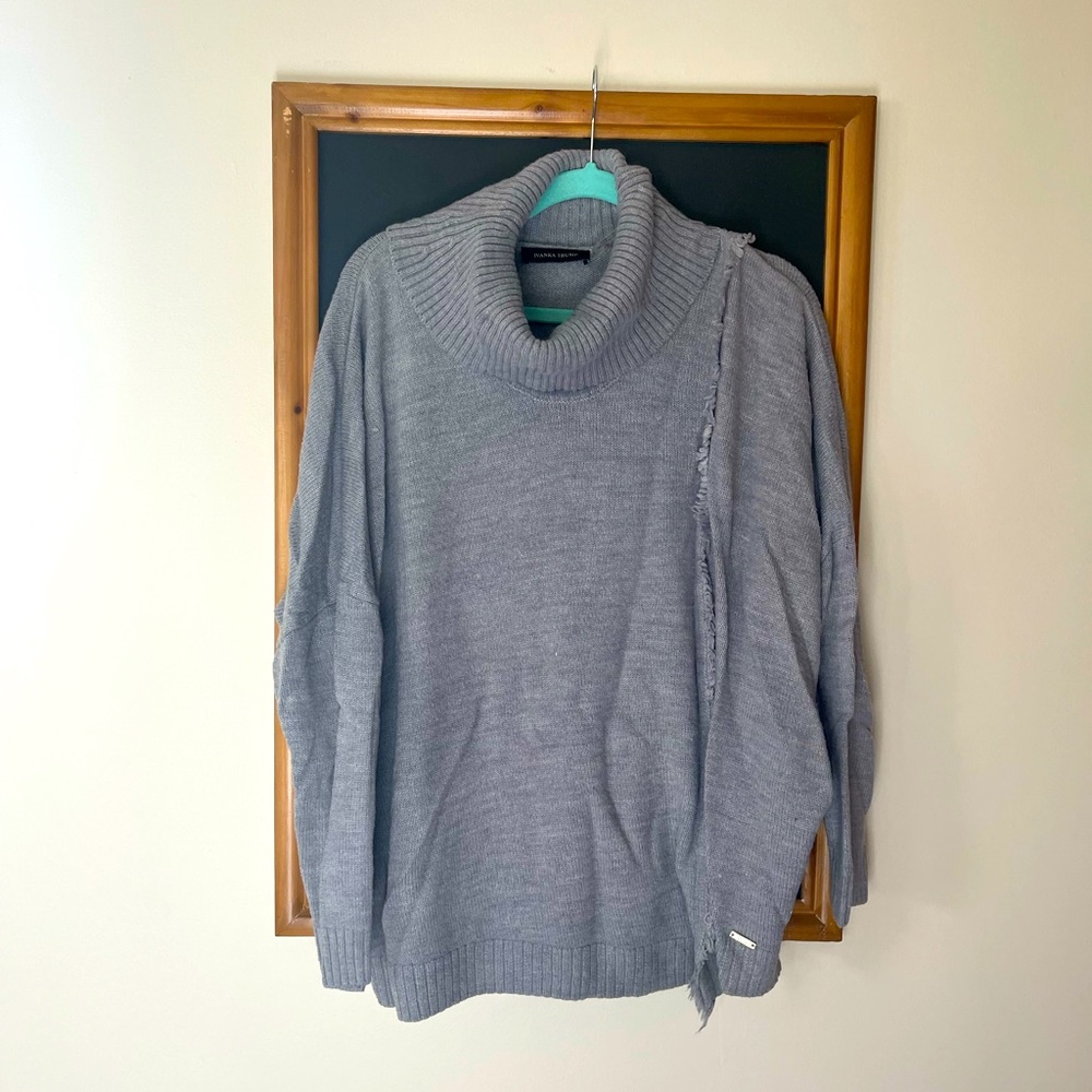 Ivanka Trump Sweater Size Large, fits up to XXL